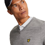 Lyle & Scott Merino Blend V -Ausschnitt Strick - mittelgrauer Mergel