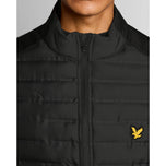 Lyle＆Scott Hybrid缝全邮政高尔夫背心 - 喷气黑色