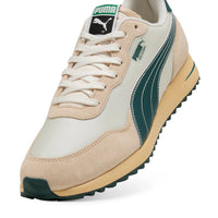 Puma Helsinki G Spikeless Golfschuhe - Frosted Elfenbein/grüne Gelände/Lichtstroh