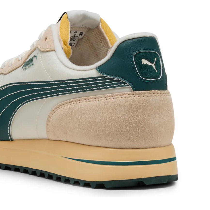 Puma Helsinki G Spikeless Golfschuhe - Frosted Elfenbein/grüne Gelände/Lichtstroh