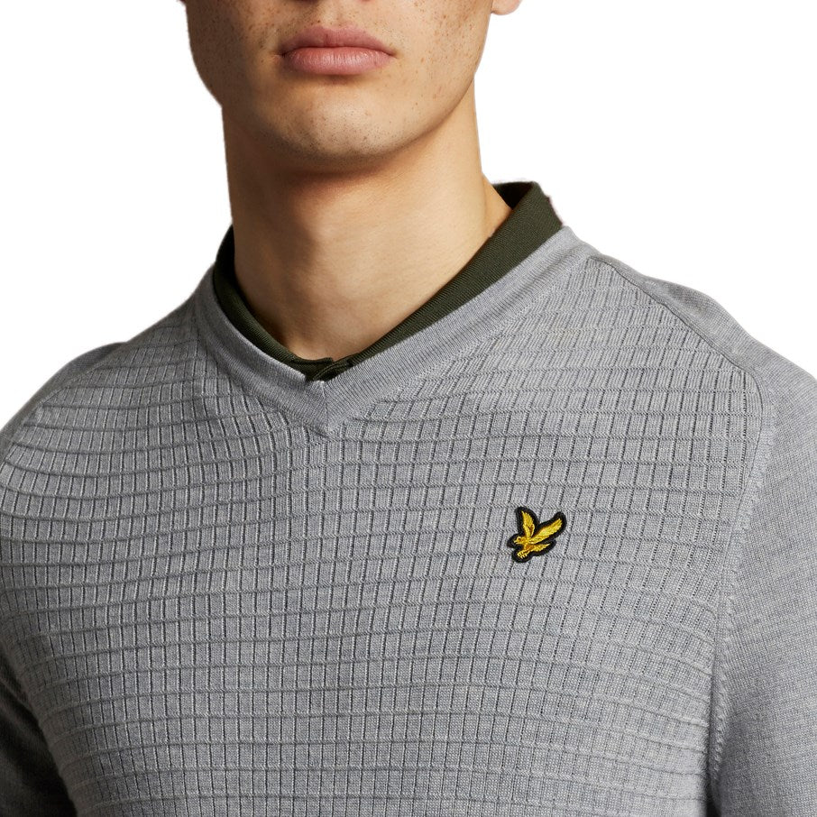 Lyle & Scott Merino Grid Textur gegen Halsspringer - Kieselble
