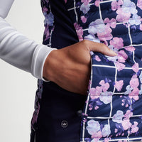 Peter Millar Frauen verschmelzen Hybrid wasserfeste Golfjacke - Marine Picknick Blumen